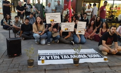 İzmir'de çevreciler Akbelen için oturma eylemi yaptı