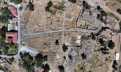 İzmir'in 5 bin yıllık geçmişi gün yüzüne çıkıyor: Smyrna Höyüğü'nde kazılar devam ediyor