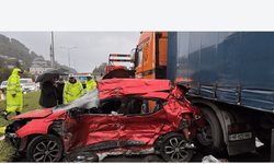 Rize'de otomobilin tırla çarpışması: 3 kişi yaşamını yitirdi