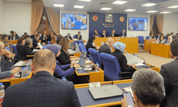 Komisyon'da CHP-AKP gerginliği; Öncü: Başörtülü bir milletvekiliniz yok; Taşçıer: Neden kadın Bakan bir tane?