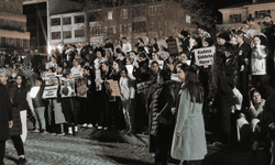 Rümeysa'nın öldürülmesi protesto edildi: Eylemde taşıdığı "Kadına ve Şiddete Hayır" pankartı kardeşi taşıdı