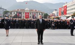 Manisa’da binler Cumhuriyet Meydanı'na akın etti