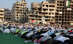 Suriye'nin Humus ilinde bir camide meydana gelen patlamada 5 kişi hayatını kaybetti