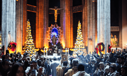 İstanbul'da Noel kutlandı: Kiliseler doldu taştı