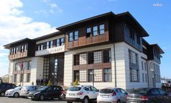 Düğününe, gördüğü davanın sanıkları katılan hakim itiraz üzerine dosyadan alındı