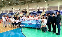 Onları ne kadar alkışlasak azdır: Bedensel engelli yüzücülerle özel sporcuların yarışları nefes kesti