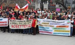 Burhaniye'de emekliler hakları için yürüdü: Sefalet bütçesini kabul etmiyoruz