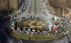 Brüksel'de çiftçilerden traktörlü MERCOSUR protestosu