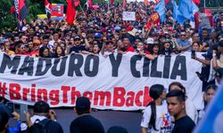 Venezuela'da Maduro'ya destek protestoları sürüyor: Binlerce genç Karakas'ta sokaklara çıktı