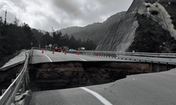 Antalya'da Kumluca-Kemer yolu göçük ve heyelan nedeniyle kısmen kapandı