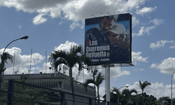 Venezuela’da "Sizleri Geri İstiyoruz" Kampanyası: Otoyollar Maduro Afişleriyle Donatıldı