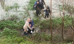 Manisa’da sel sularında mahsur kalan 5 kişilik aileye itfaiye ekipleri hayat öpücüğü oldu