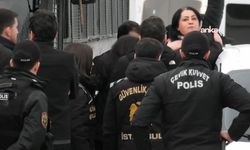 Migros depo işçileri Tuncay Özilhan’ın evinin önünde ters kelepçeyle gözaltına alındı