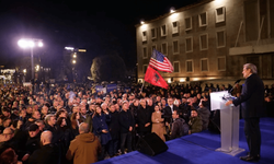 Tiran'da binlerce kişi Rama hükümetinin istifasını istedi