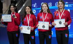 Kadın eskrim takım 103 yıllık federasyona tarihi başarı yaşattı: Manisalı sporcu Berra ayakta alkışlandı