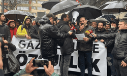 Kadıköy'de tutuklu gazeteciler için protesto: Basın özgürlüğü talebi