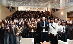 Tekirdağ’da üniversite gençliği “Hikayeden Adamlar” söyleşisine yoğun ilgi gösterdi