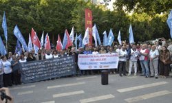 Adana'da 10 Ekim'e çağrı yapan sendikacılara verilen cezalar protesto edildi