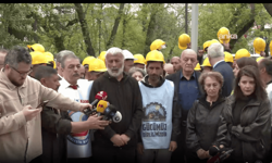 Doruk Madencilik işçileri Kurtuluş Parkı’nda: Aksu, Kıdemlerimizi bugünkü faiz oranlarıyla versinler, çekip gideriz