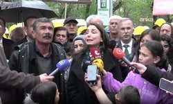 Tülay Hatimoğulları Kurtuluş Parkı'nda açlık grevi yapan maden işçilerini ziyaret etti