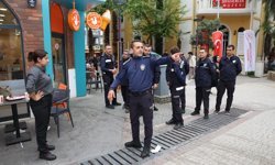 Manisa Büyükşehir ve Şehzadeler zabıtasından yayaların hakkını yok sayan esnaflara operasyon