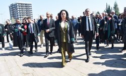 Manisa'da avukatlardan 5 Nisan kutlaması