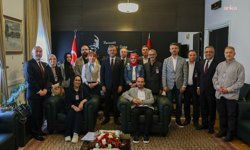 Özgür Özel, KHK’lılar Platformu ile TBMM'de bir araya geldi