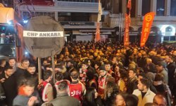 Ümit Erkol'un tutuklanmasına Ankara İl Başkanlığı önünde protesto
