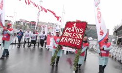 Birleşik Kamu-İş Taksim Cumhuriyet Anıtı'na çelenk bıraktı