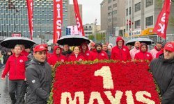 DİSK'ten Taksim Meydanı'na çelenk