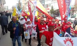 Kars'ta 1 Mayıs: Emek ve emokrasi bileşenleri Tren Garı'nda kutladı