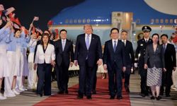 Trump, Çin Devlet Başkanı Xi ile görüşmek üzere Pekin'e gitti