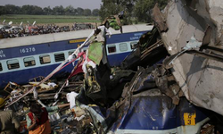 Hindistan'daki tren kazasında ölü sayısı 145'e ulaştı!