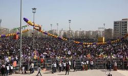 Diyarbakır'da yüzbinler Newroz'u kutladı
