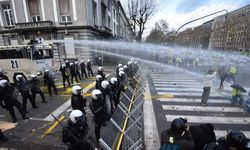 Fransa'da Sarı Yelekliler direnişi: Yüzlerce gözaltı