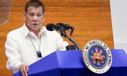 2. Trump vakası! Duterte: Maskelerinizi benzinle dezenfekte edin