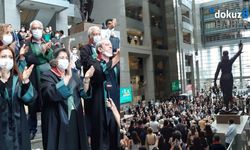 Hukukçulardan alkışlı protesto: "Savunma susmadı, susmayacak"