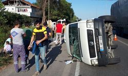 Samsun'da işçileri taşıyan minibüs devrildi: 16 yaralı