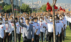 İzmir’de Ülkü Ocakları 12 ada için yürüdü