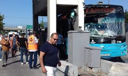 Kurtköy’de otobüs gişelere çarptı: Çok sayıda yolcu yaralandı