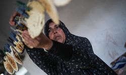 BM: Gazze'de Filistinliler çöpte yemek arıyor