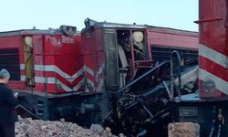 Yozgat'ta yük trenleri çarpıştı: 2 makinist yaralandı