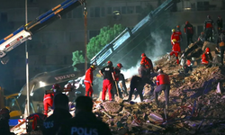İzmir'deki depremde hayatını kaybedenlerin sayısı 73'e yükseldi