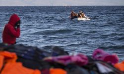 Ege'de sığınmacı teknesi battı: Bir çocuk hayatını kaybetti