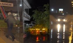 İzmir ve Denizli'de yağış ile şiddetli rüzgar hayatı olumsuz etkiledi