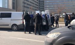 Pandemide en ön safta mücadele eden sağlıkçıların eylemine polis engeli: Ankara Tabip Odası Başkanı gözaltına alındı