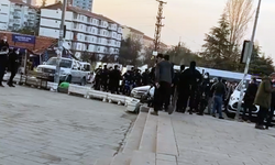 Ankara'da gözaltındaki arkadaşlarına ve Boğaziçi'ne destek vermek isteyen ODTÜ'lü öğrencilere gözaltı