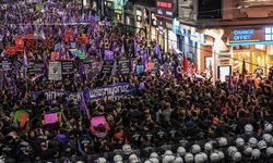 İstanbul'da binlerce kadın Taksim'e akıyor