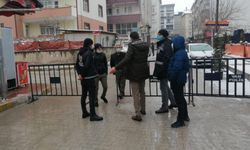 HDP binasının sokağı kapatıldı: Vekiller, Valilik önünde eyleme başladı