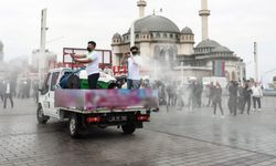 Taksim'deki cami açılışı öncesi meydana 25 ton gül suyu sıkıldı